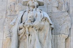 13-2 George Washington At War, Accompanied by Fame and Valor by Hermon A MacNeil New York Washington Square Park Washington Arch